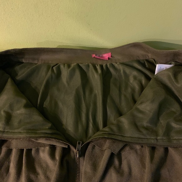 BCBG vintage ruffled velvet mini skirt - Picture 8 of 10